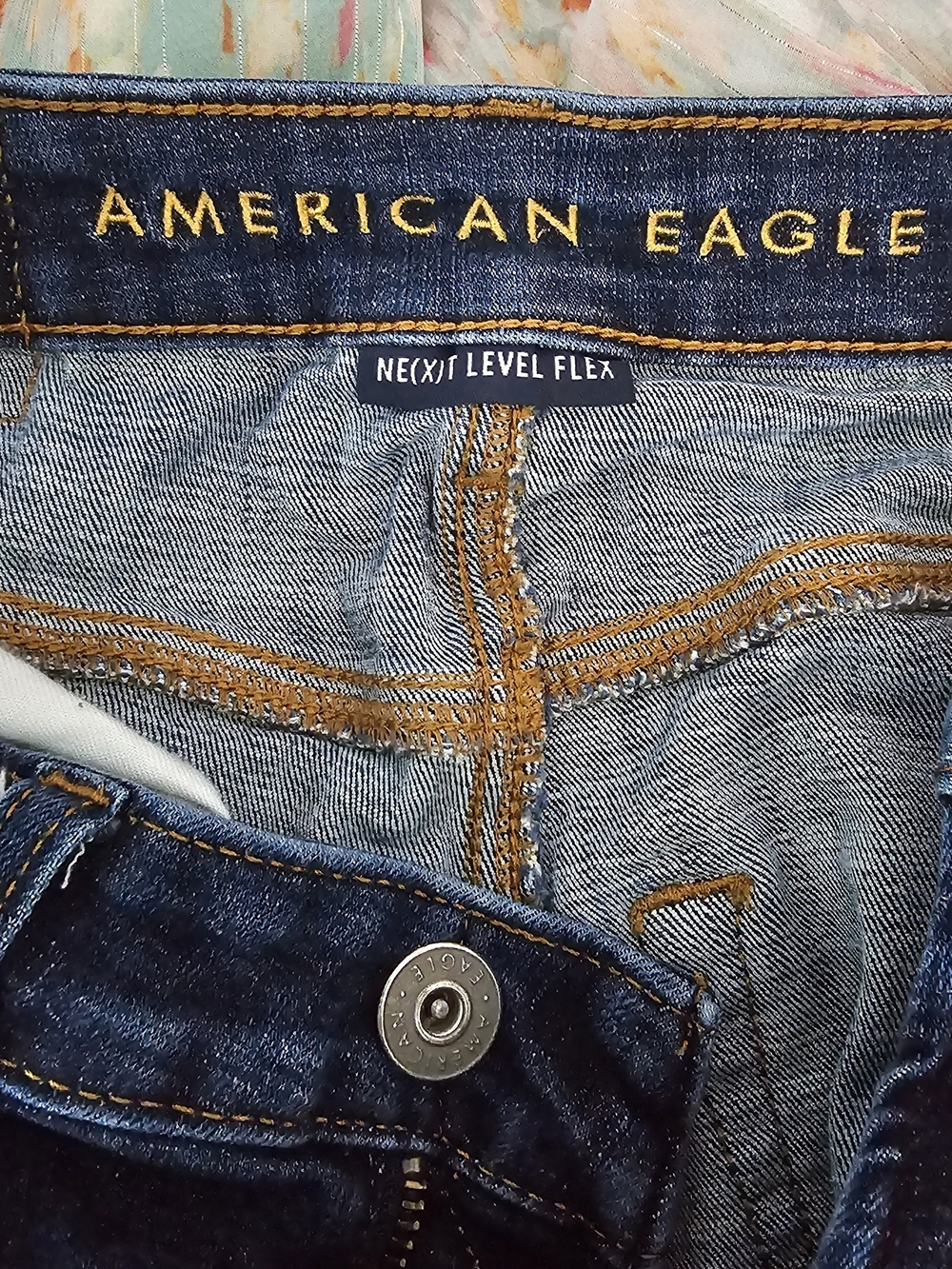 American Eagle Next Level Flex Women's Distressed Denim Shorts Waist 26 - Picture 4 of 4